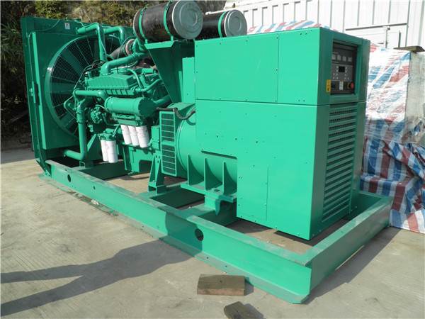 兴安发电车出租-柴油发电机散热器怎样散热
