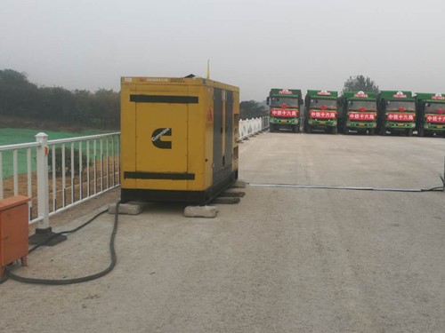 兴安电力系统的稳定性和设备兼容性如何影响发电机组的频率规格？